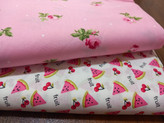 پارچه کتان پوپلین عرض 90 سانتی متر طرح هندوانه آلبالو برند فیلور (قیمت نیم متر)